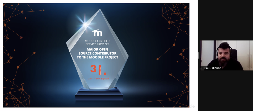 Pau Plana rebent el premi Major Open Source Contributor to the Moodle Project